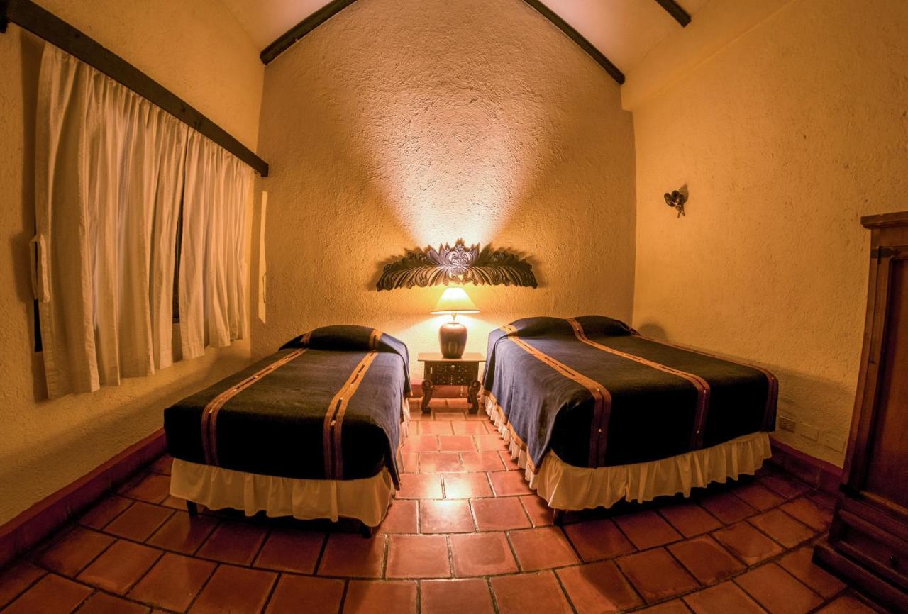 Hotel Toliman San Lucas Tolimán Buitenkant foto