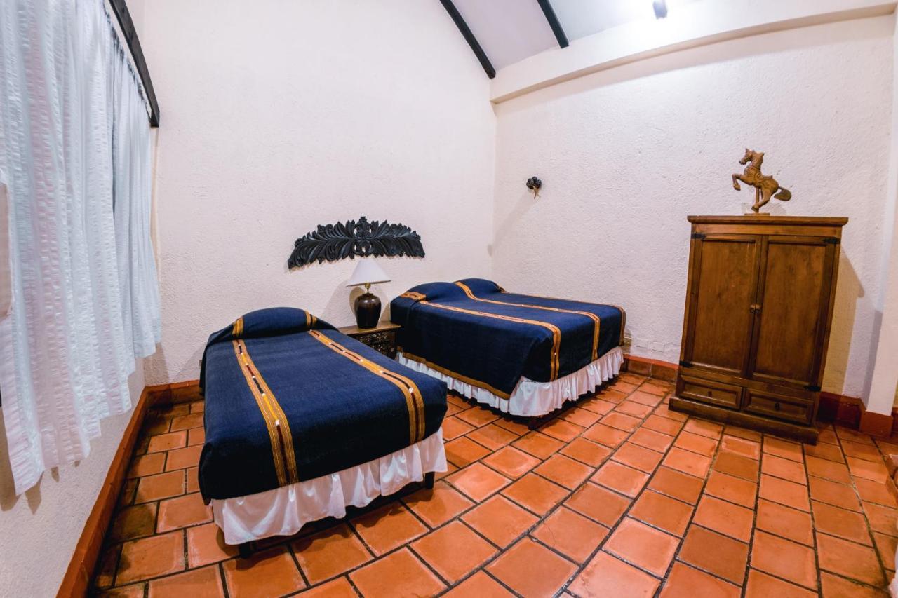 Hotel Toliman San Lucas Tolimán Buitenkant foto